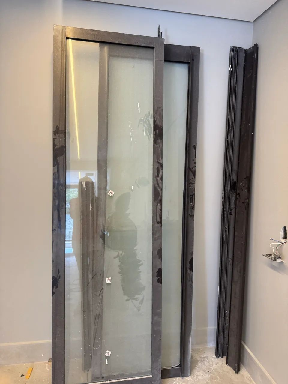 Porta de vidro , 2 folhas vidro temperado 2,27 altura/ 1,32 largura  - Foto 3