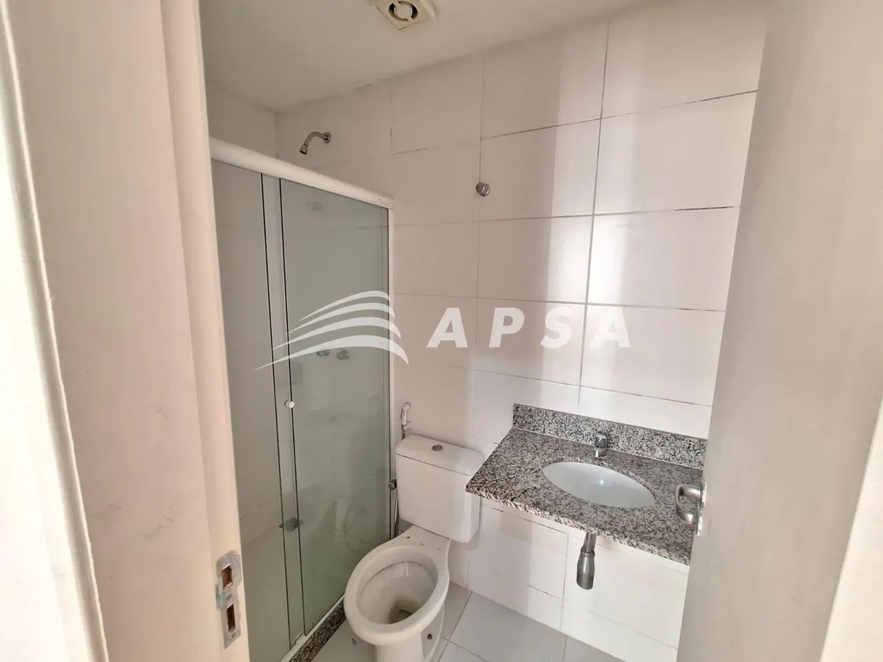APARTAMENTO TOTALMENTE REFORMADO NO LEME, MODERNIZADO, GALERIA DE GRANDE CIRCULAÇAO DE PES - Foto 10