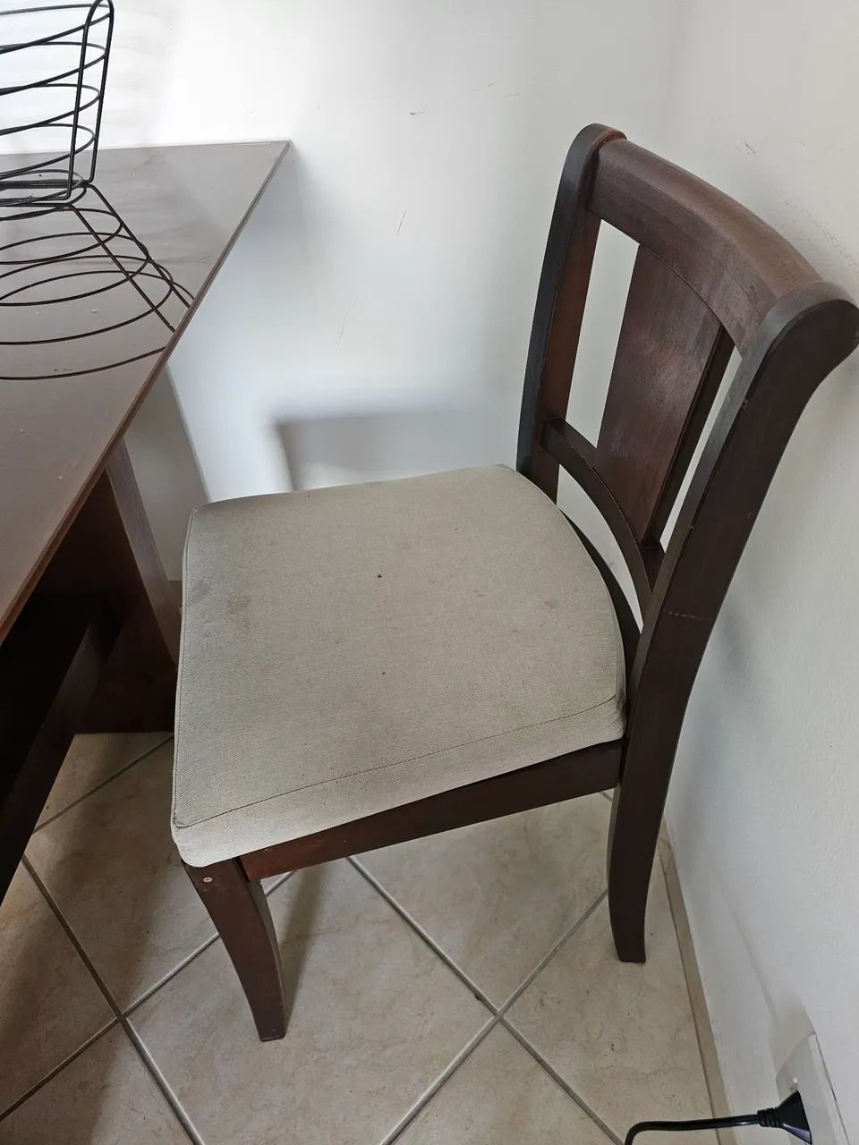 Mesa de jantar com tampo de vidro + 2 cadeiras estofadas - Foto 5