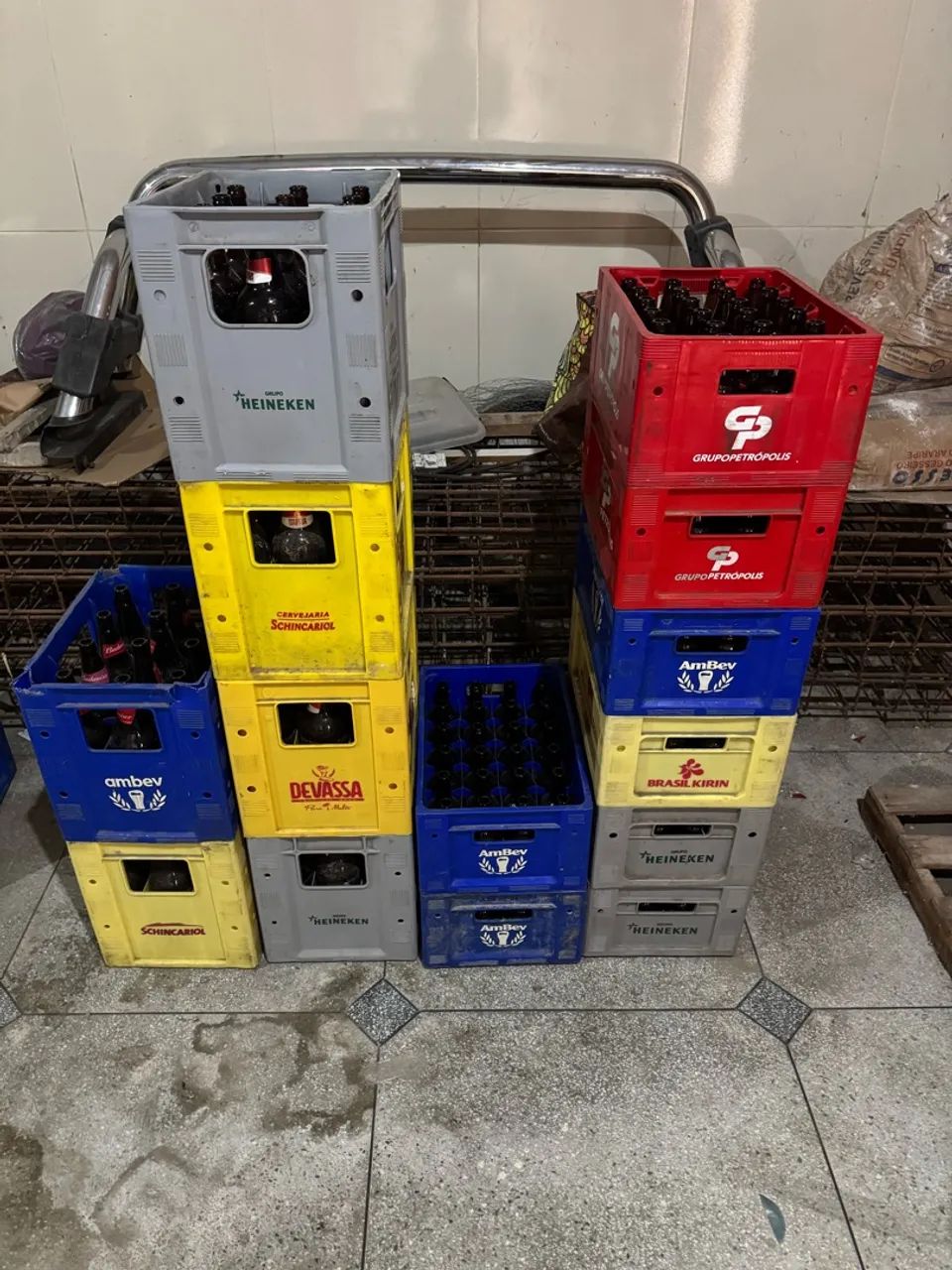 Vende-se caixa de litrão e Litrinho 