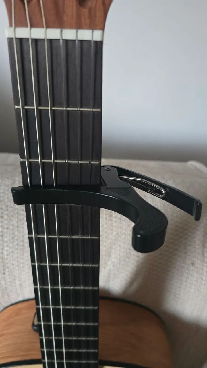Violão Yamaha + acessórios - Foto 5