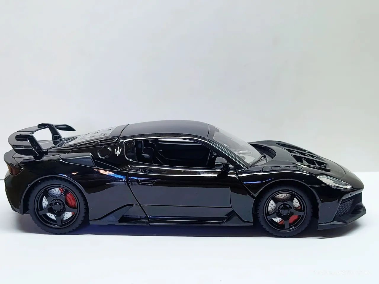 Maserati GT2 - Escala: 1:24 Carro de ferro - Foto 4