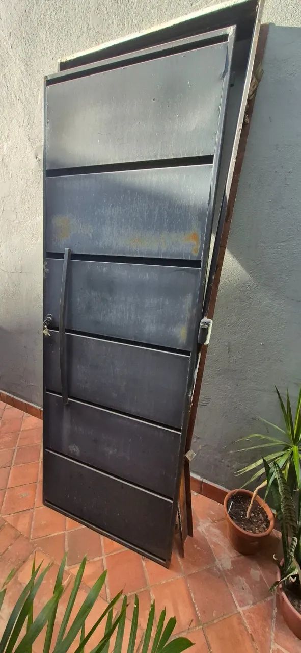 Portão social seminovo com trava eletrica - Foto 3