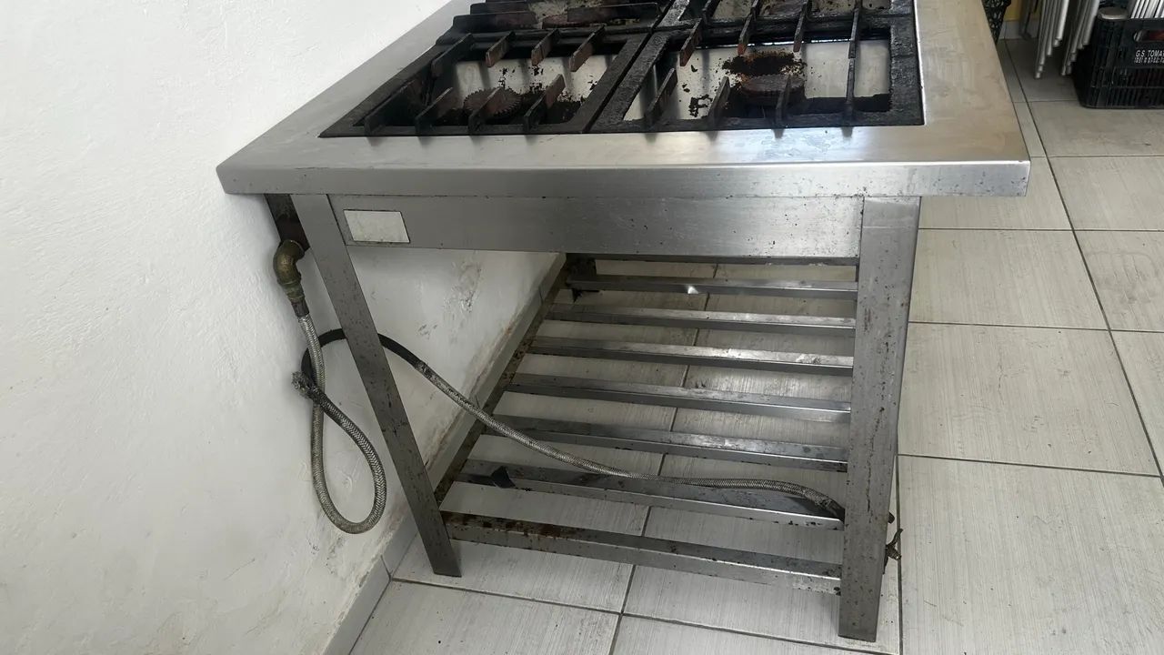 Fogão industrial de inox 4 bocas 