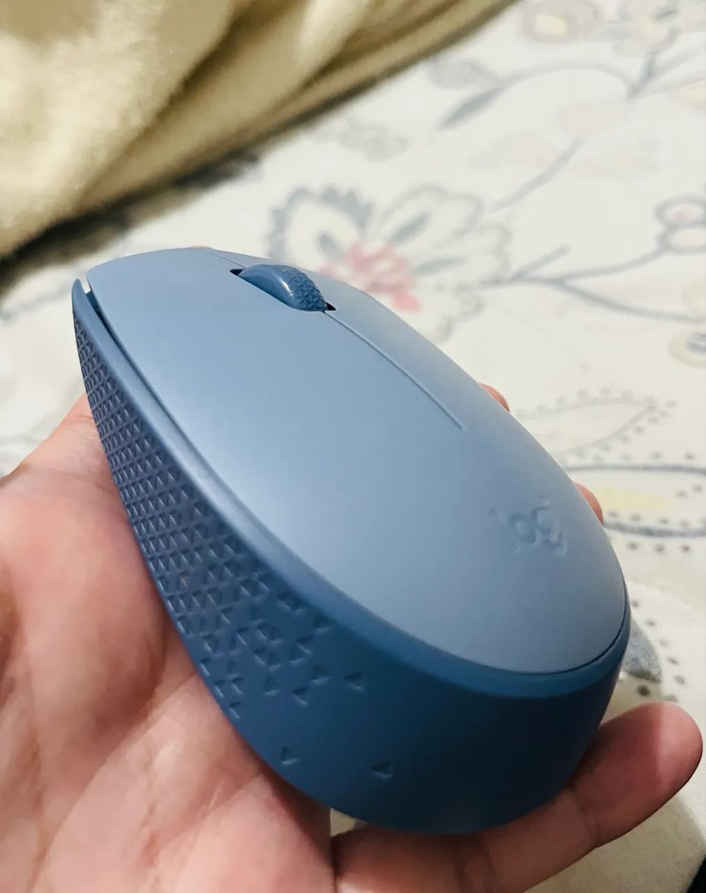 Mouse sem fio (marca Logitech) azul claro - Foto 2