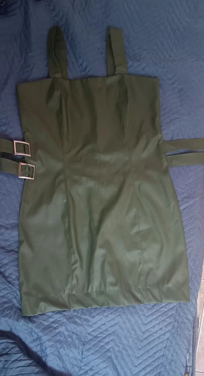 Vestido verde comprado fora do país 