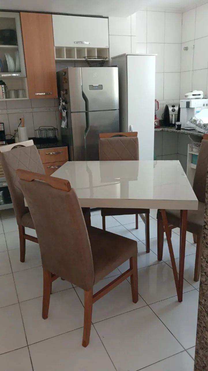 Vendo Sofá 3 lugares e Mesa com 4 cadeiras  - Foto 3