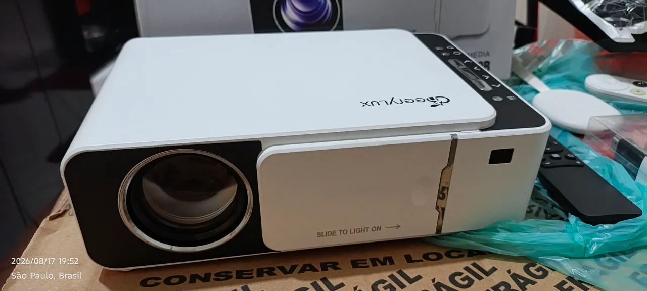 Vendo ou troco projetor com Chromecast 4 - Foto 3