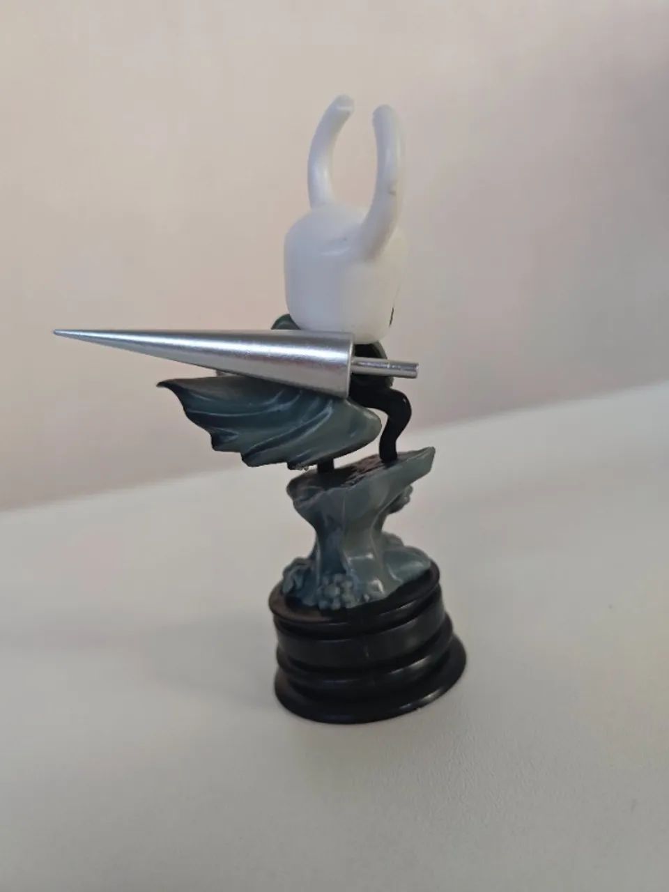 Boneco hollow knight o cavaleiro 11cm com caixa - Foto 3