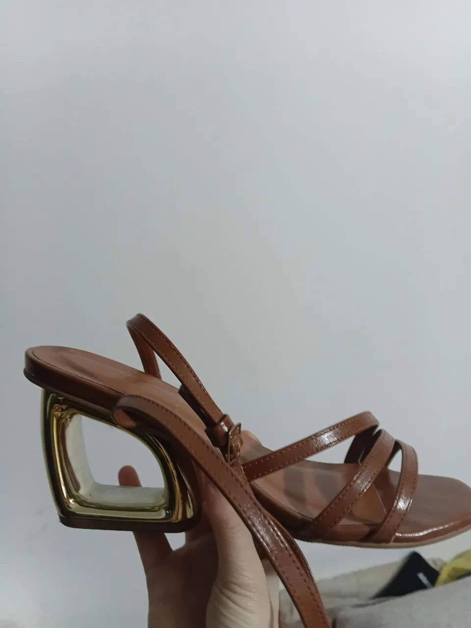 SANDELLY SEMI NOVA R$ 79,00 - Foto 3