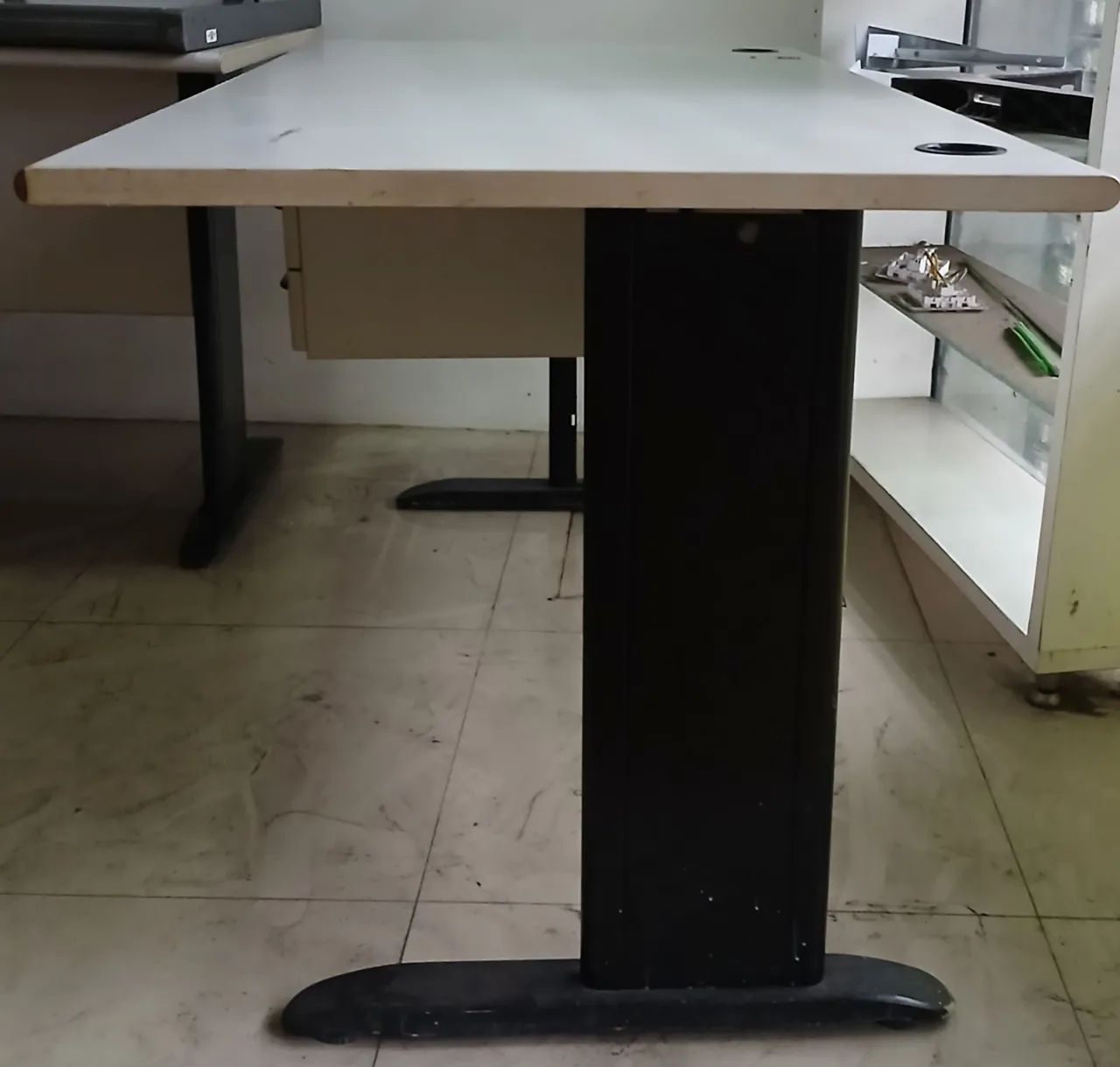 Mesa de informática com 3 gavetas - Foto 3