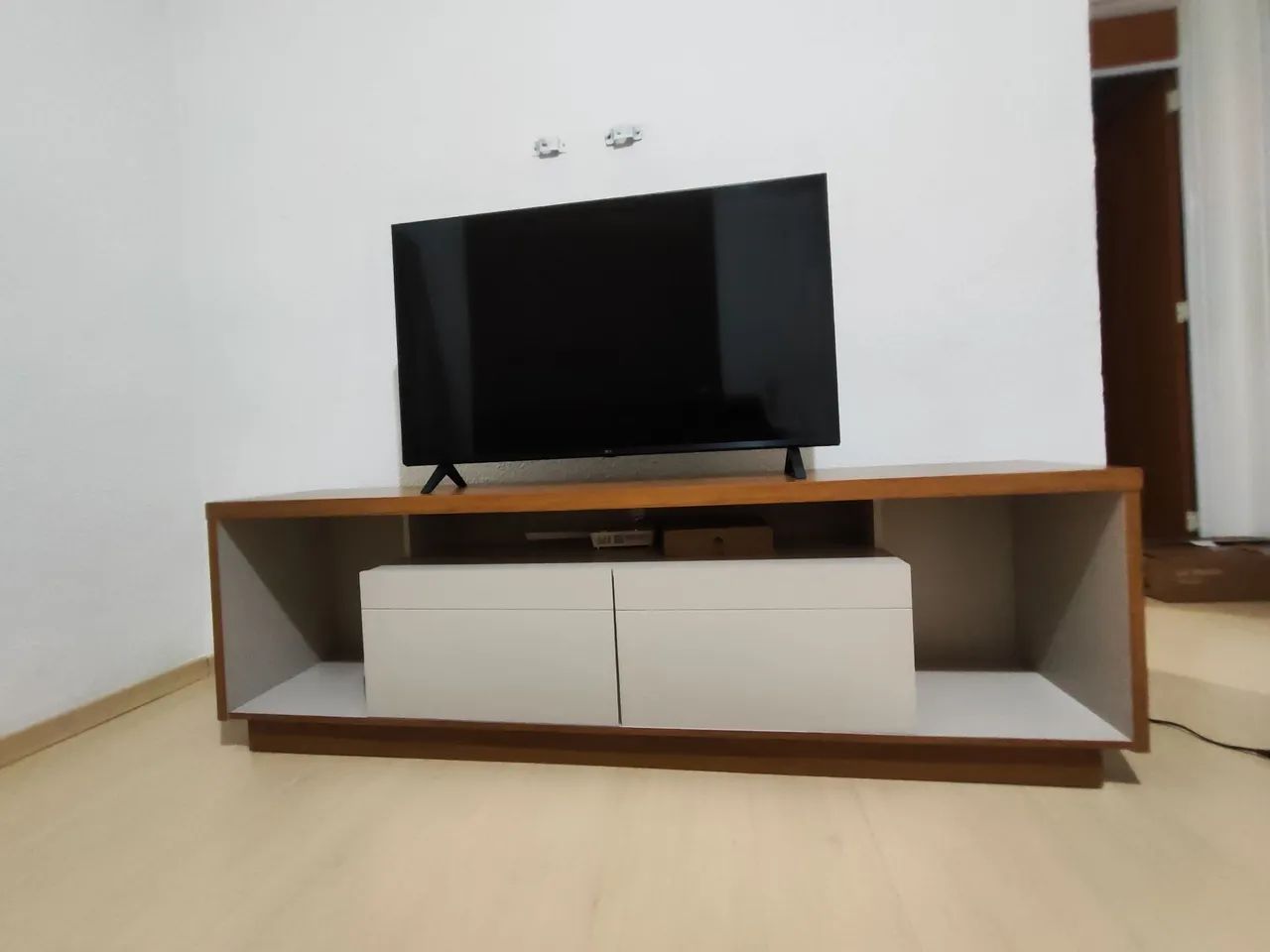 Rack para TV até 75 Polegadas com LED MDF 181cm 2 Portas