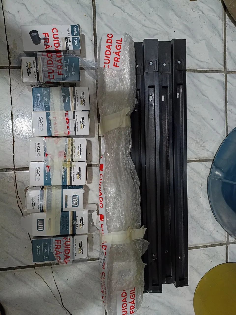 vendo trilho de iluminação