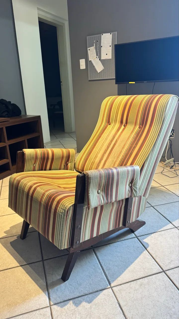Poltrona de Balanço Vintage com Mais de 50 Anos