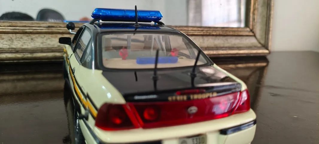 Maisto Chevrolet Impala Tennessee Police 1/18 EXCELENTE ESTADO