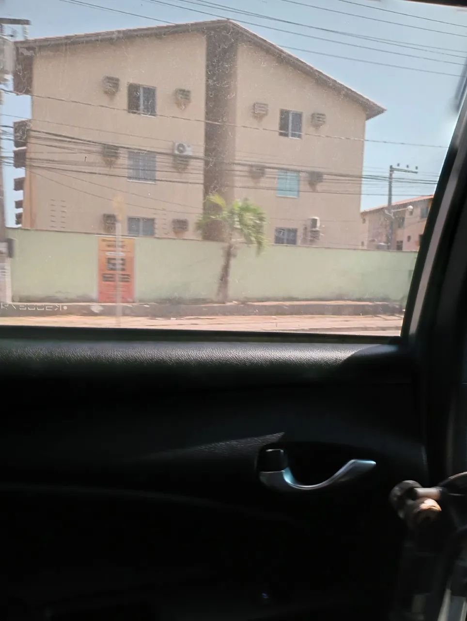 Precisa secretaria lar