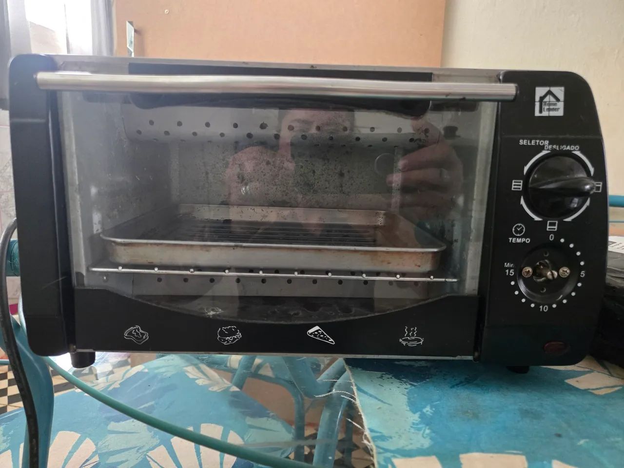 Este é um Forno Elétrico da marca Home Leader,.