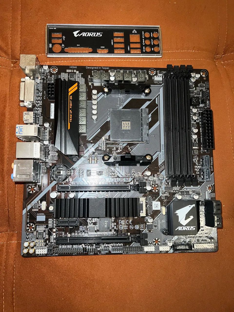 Placa mãe B450 Aorus M