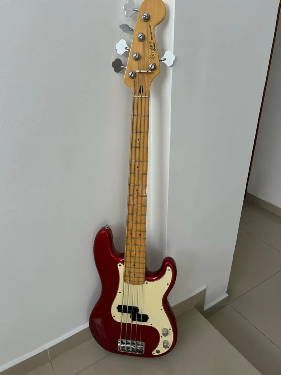 Contrabaixo Squier Fender 
