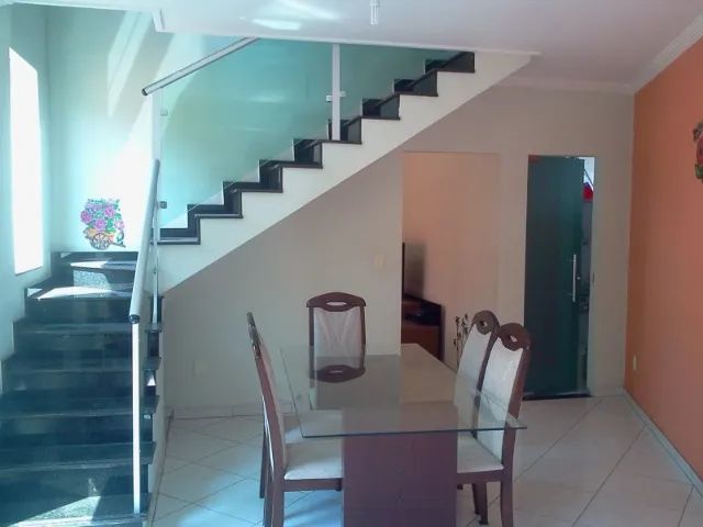 Casa espaçosa (geminada) no Alvorada - 450 mil