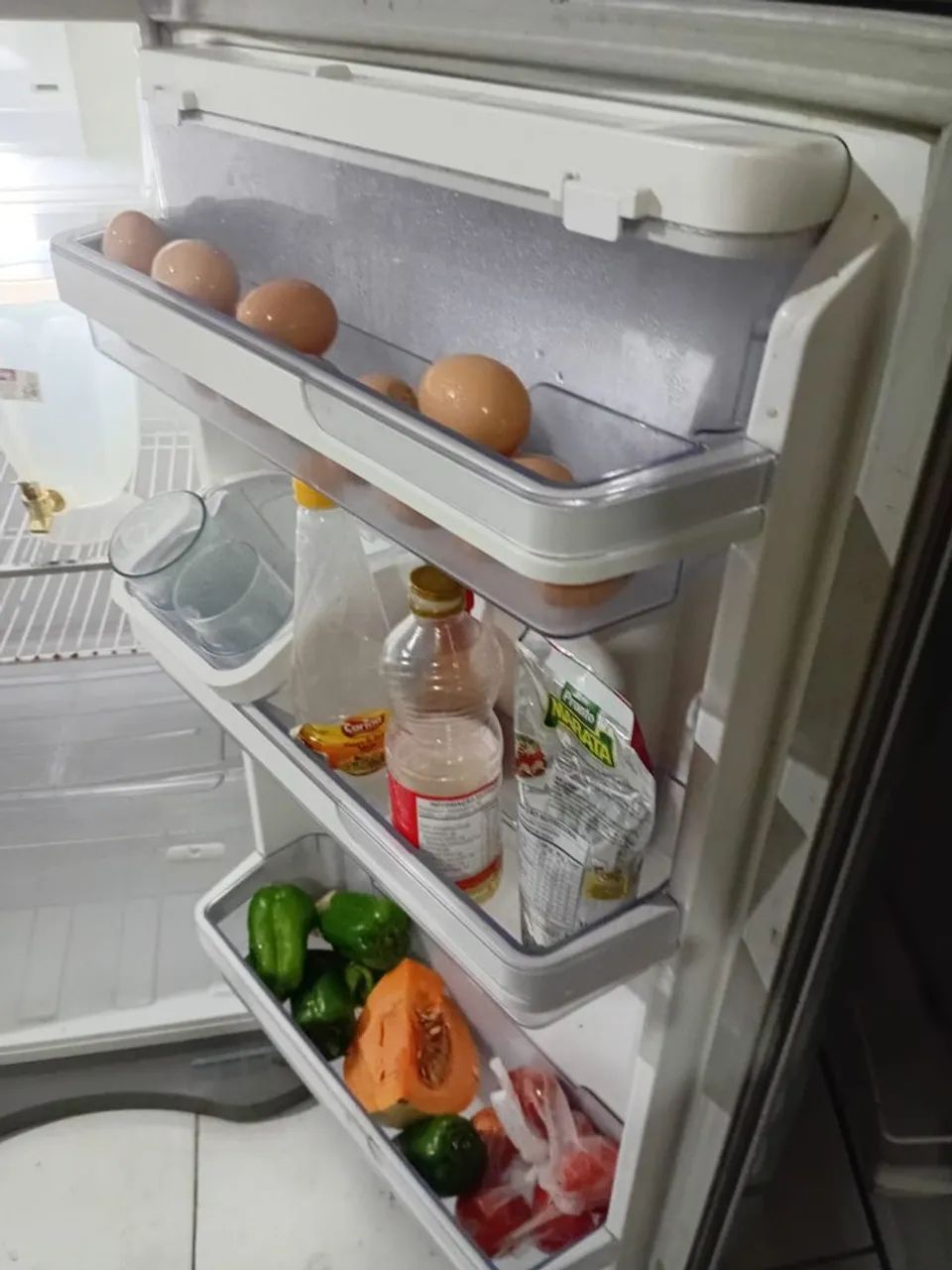Vendo uma geladeira Frost Free  - Foto 4