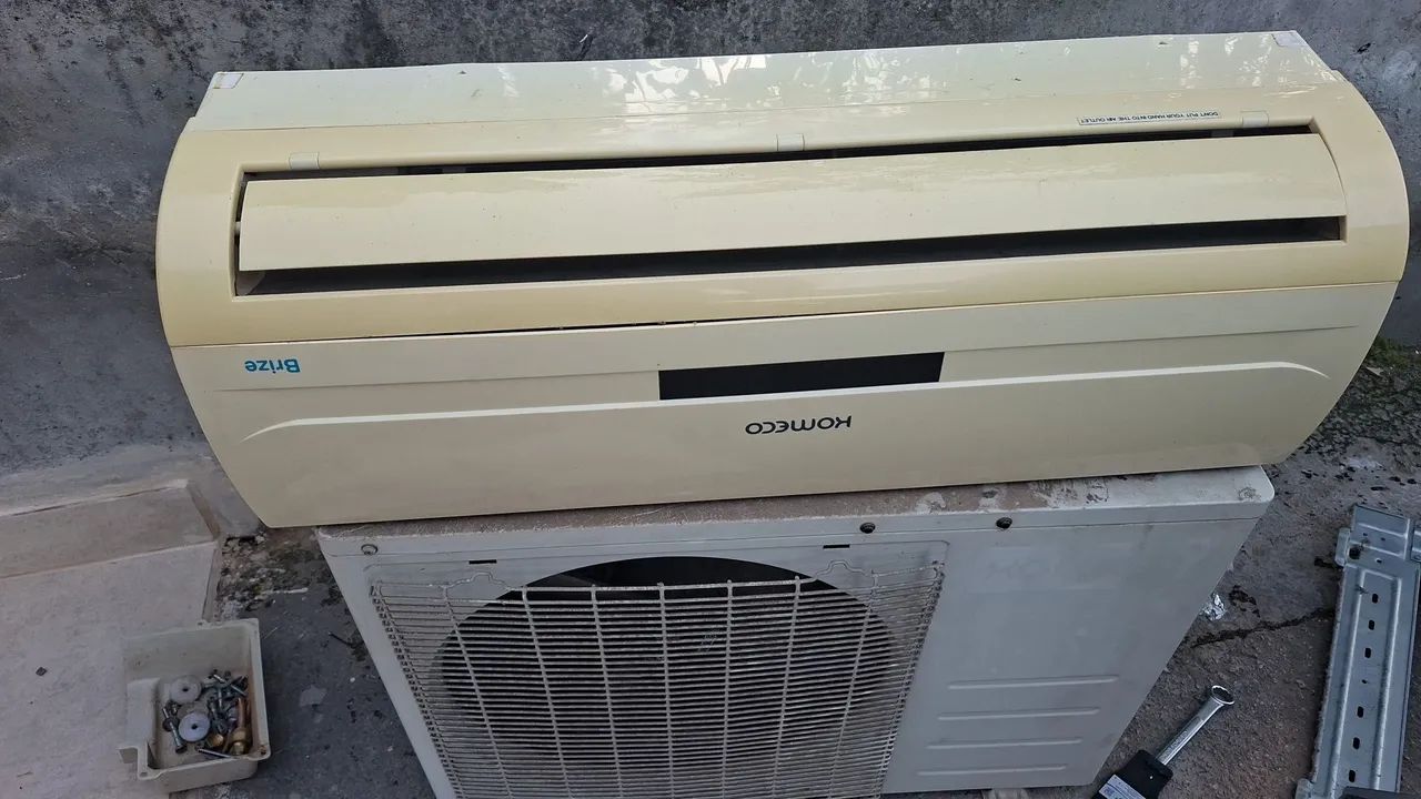 Selling Komeco 9000 BTU Split Air Conditioner, Hot and Cold