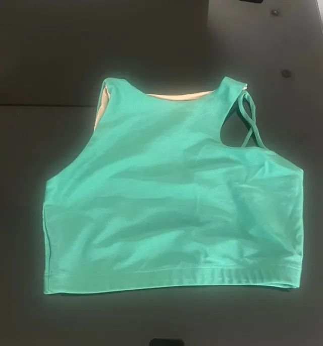 vendo 3 TOPS sem uso, tamanho P R$ 60,00 os 3! - Foto 3