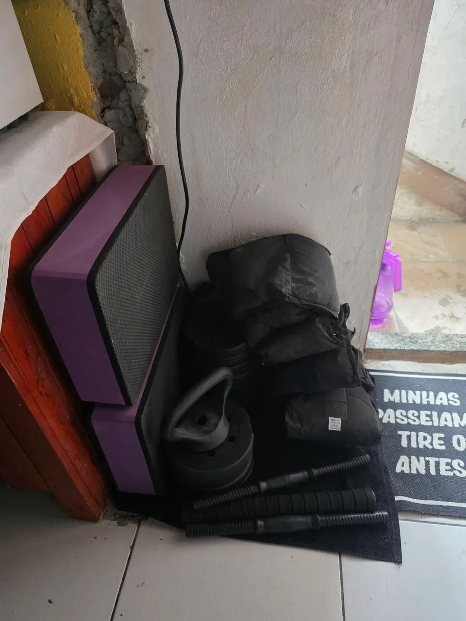 Vendo kit com barra e pesos  - Foto 4
