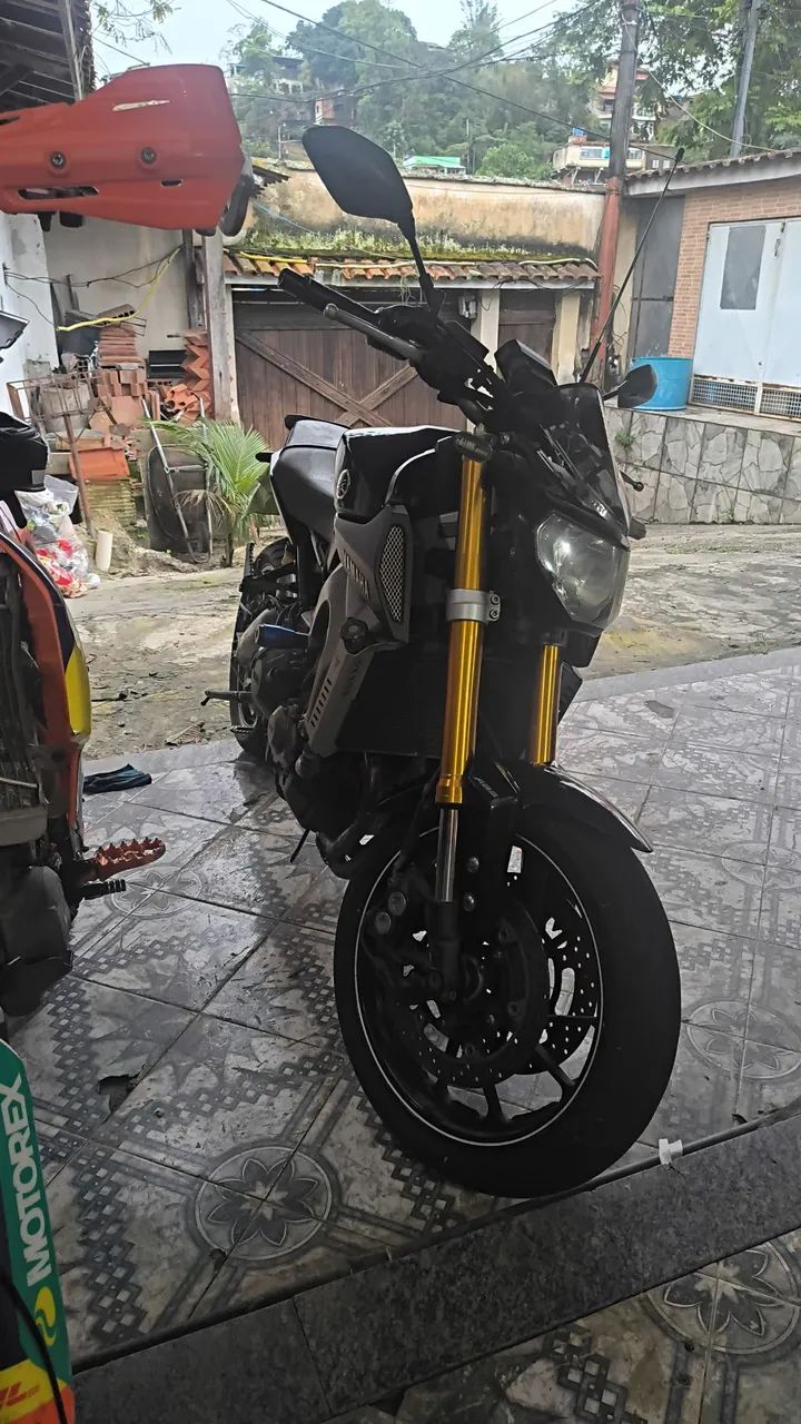 Vendo MT-09 ABS 2016 cor roxa  - Foto 2