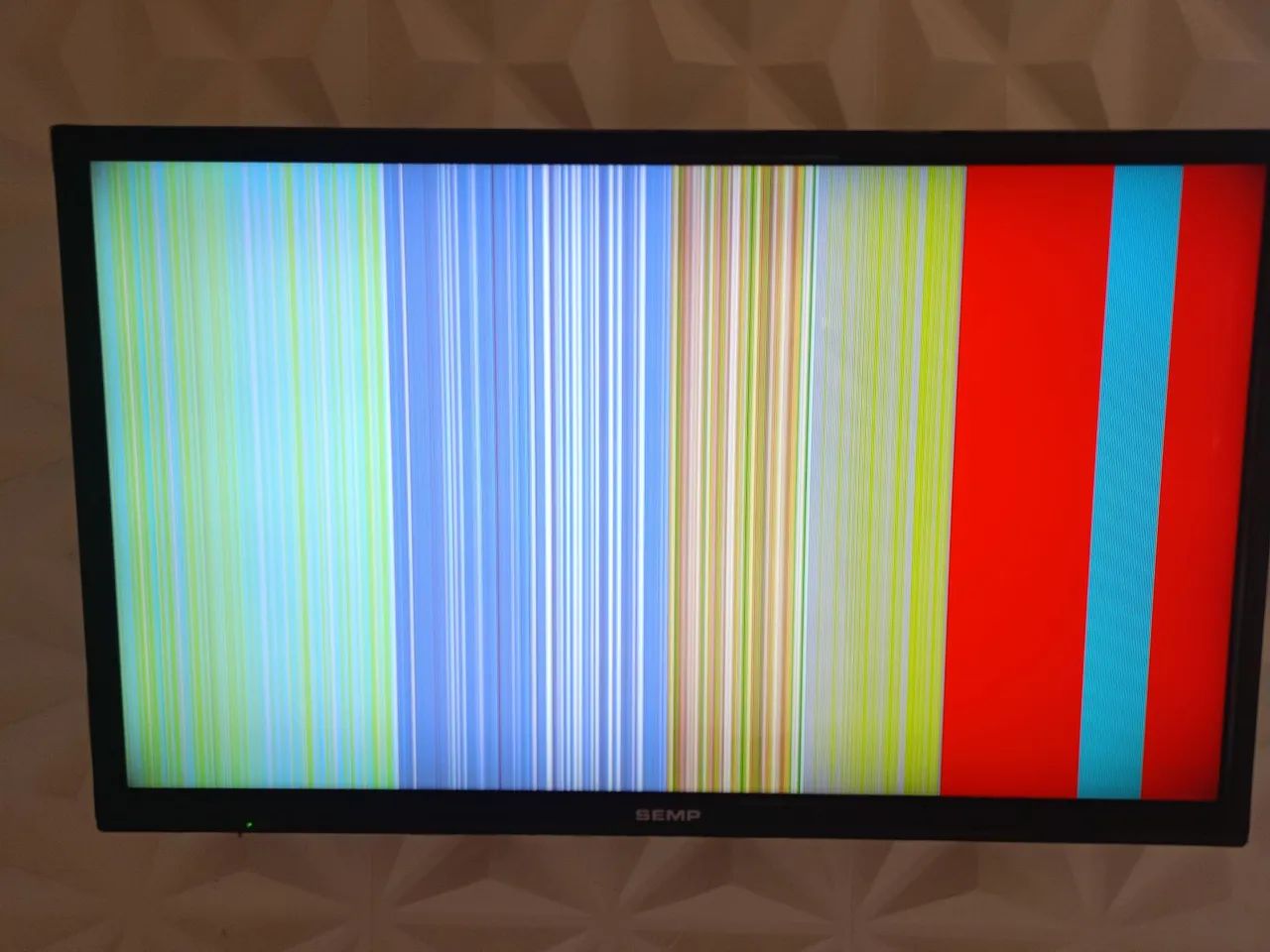 Vendo tv 32 polegadas com listras - Foto 2