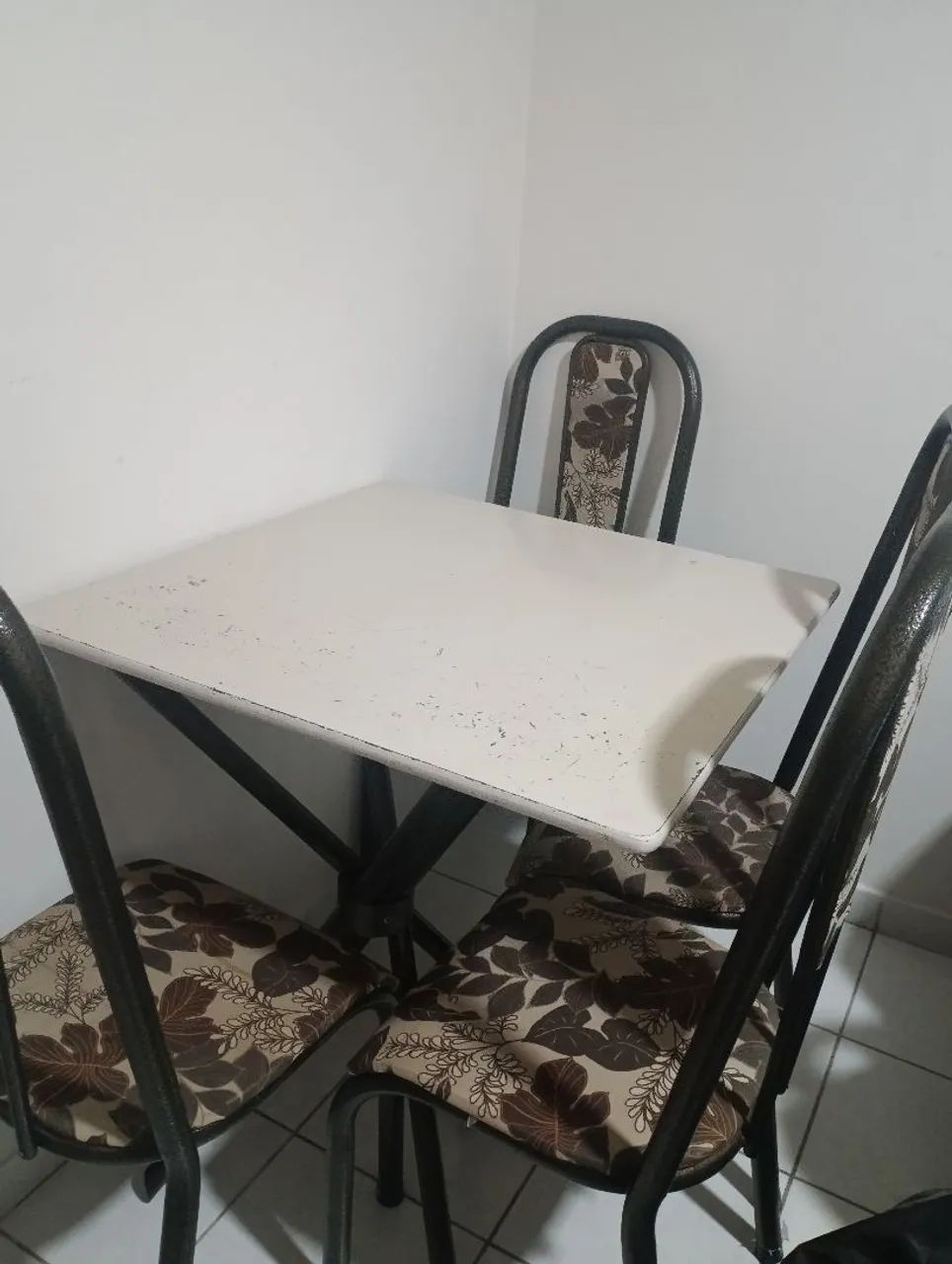 Mesa 4 cadeiras toda boa sem ferrugem  - Foto 2