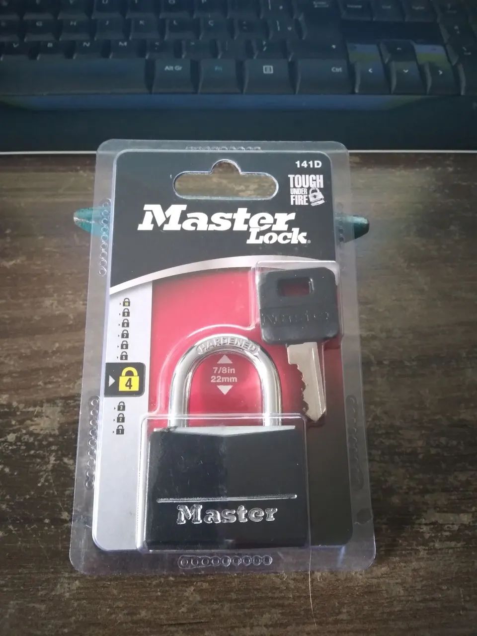 Cadeado Master Lock 141D 40mm coberto de vinil 