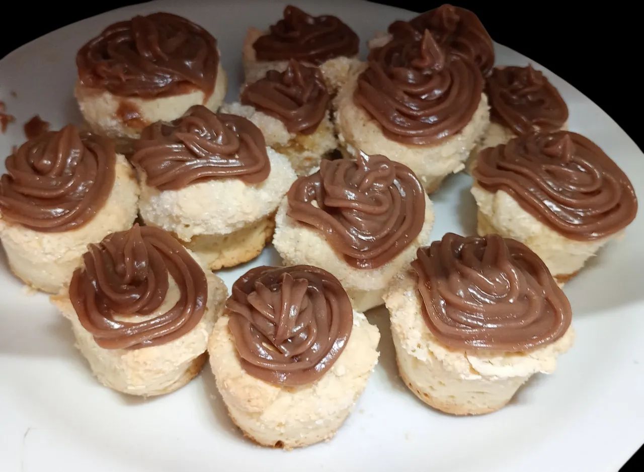 Mini Cupcakes Artesanais com Cobertura de Doce de Leite - Foto 2