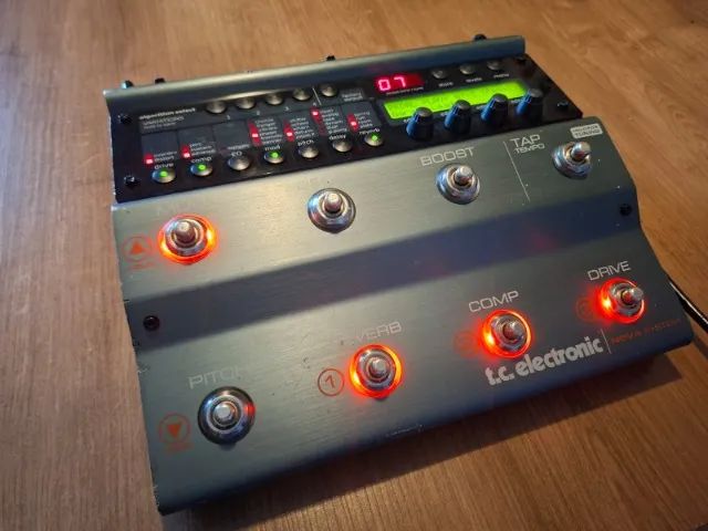 Pedaleira TC Electronic Nova System, drives analógicos e diversos efeitos