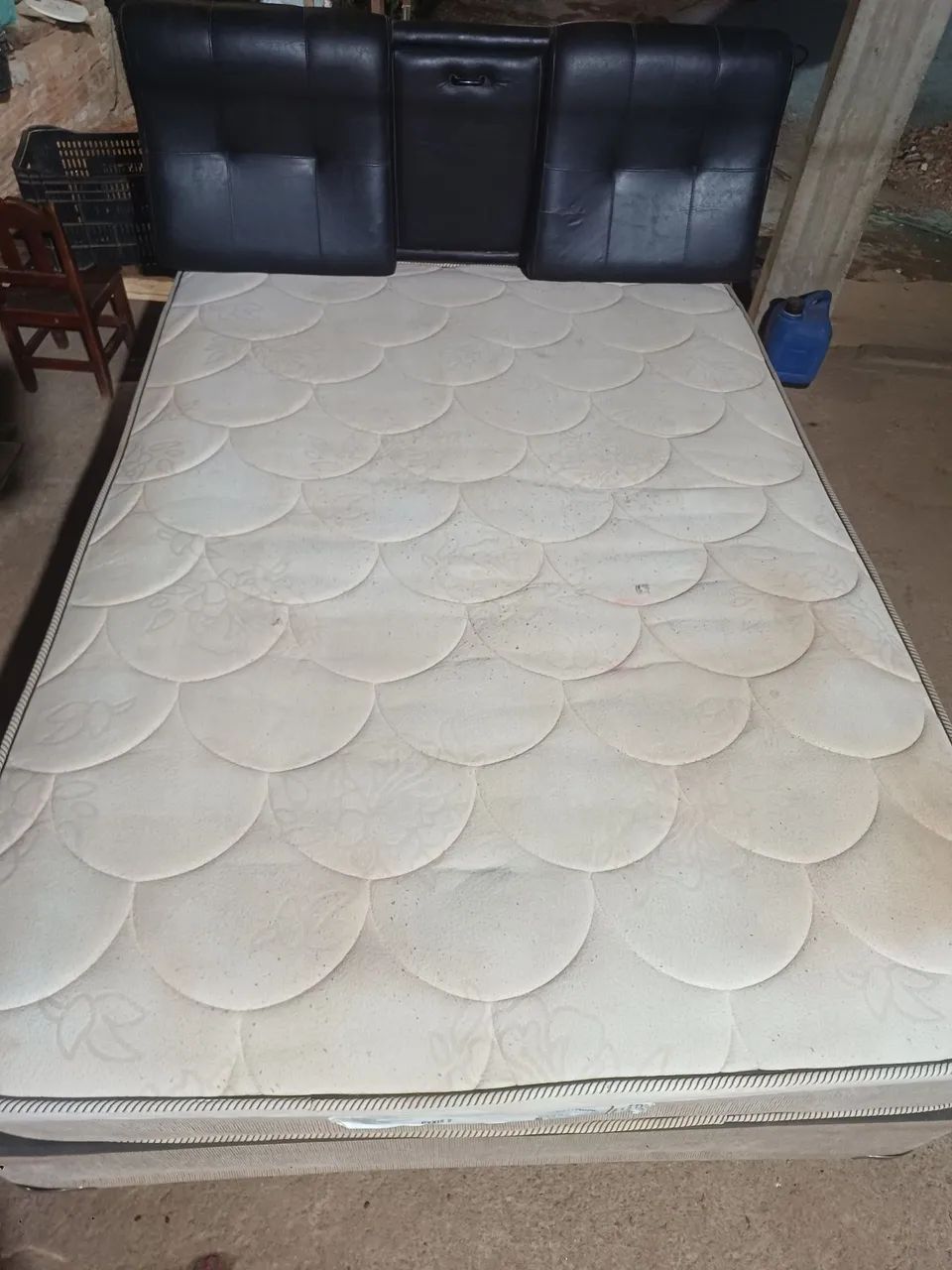 Cama box quase nova