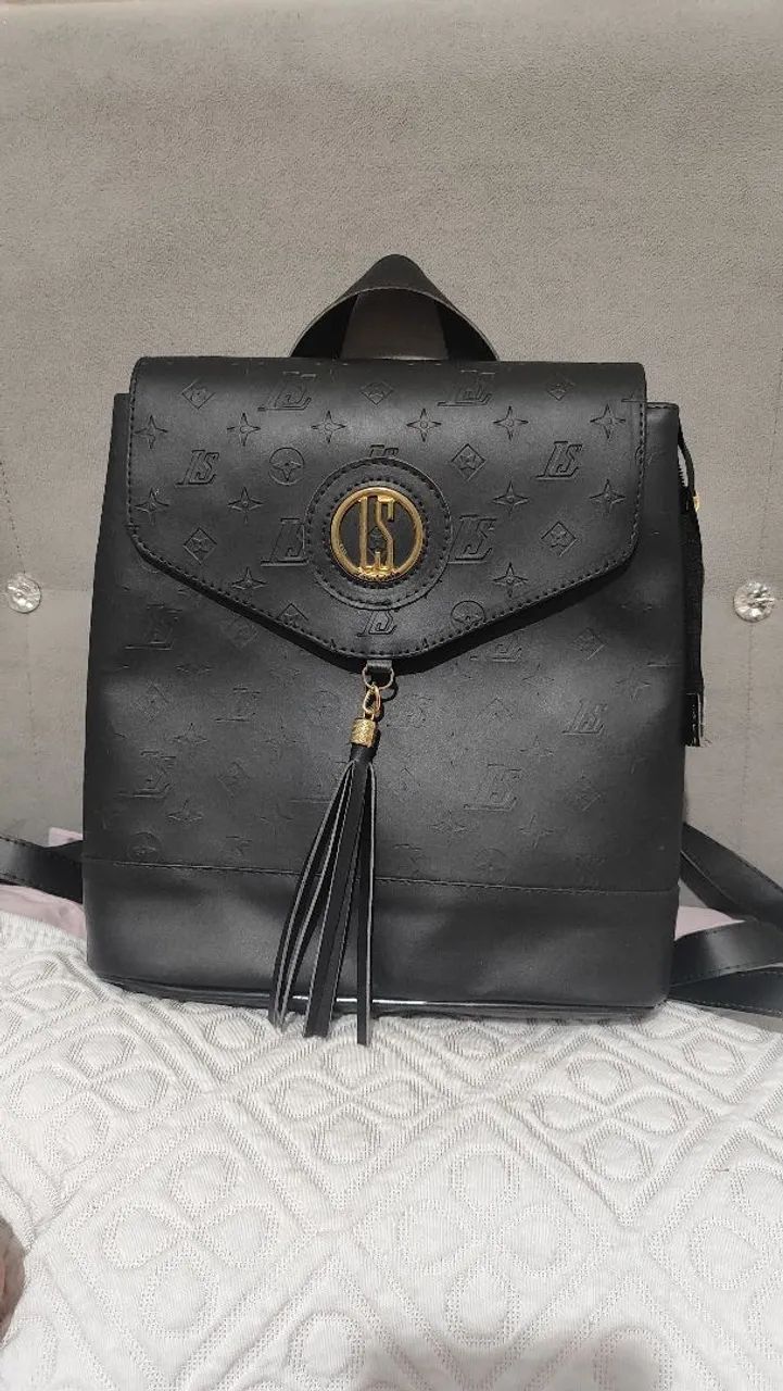 Mochila bolsa, com regulagem e bolso interno com ziper
