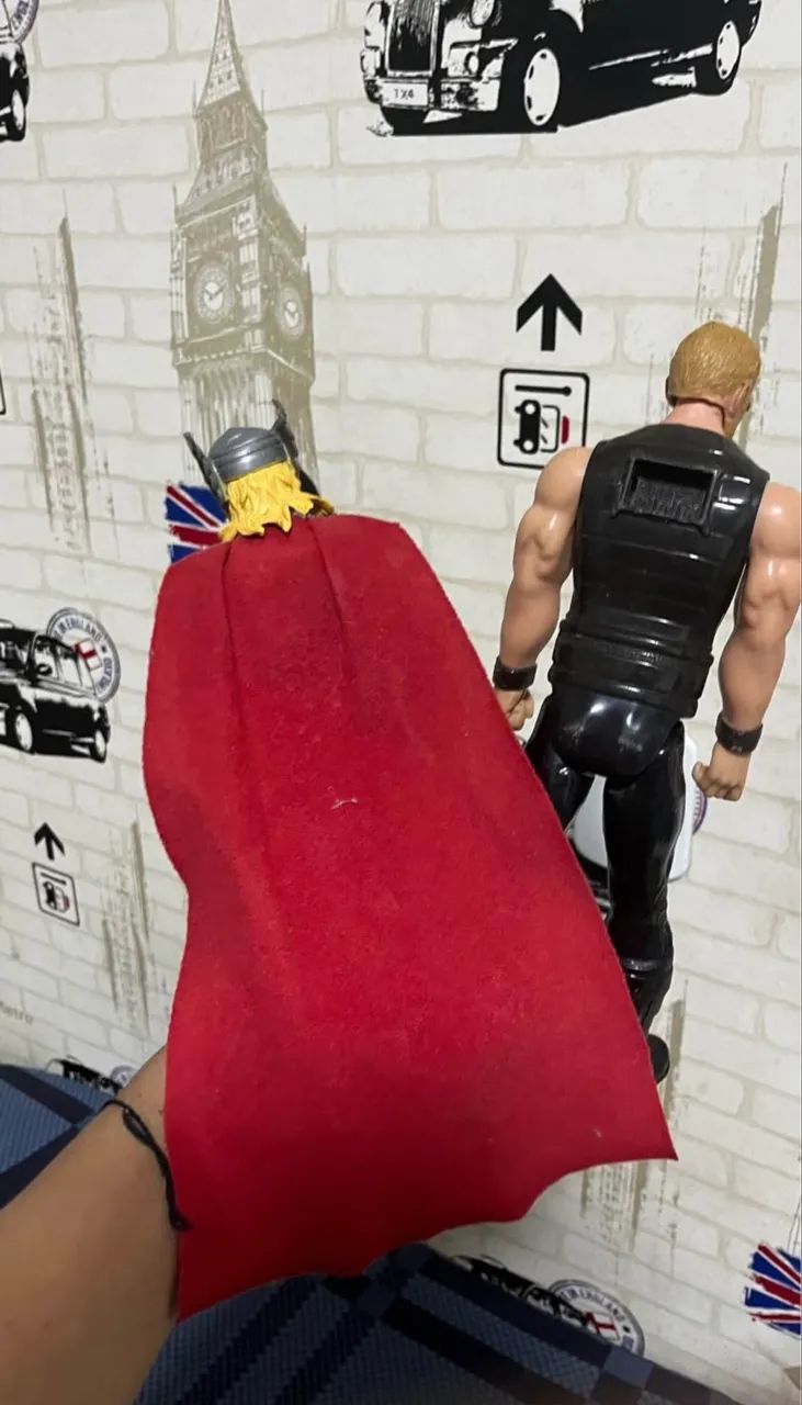 DOIS BONECOS SUPER HERÓI/THOR - Foto 2