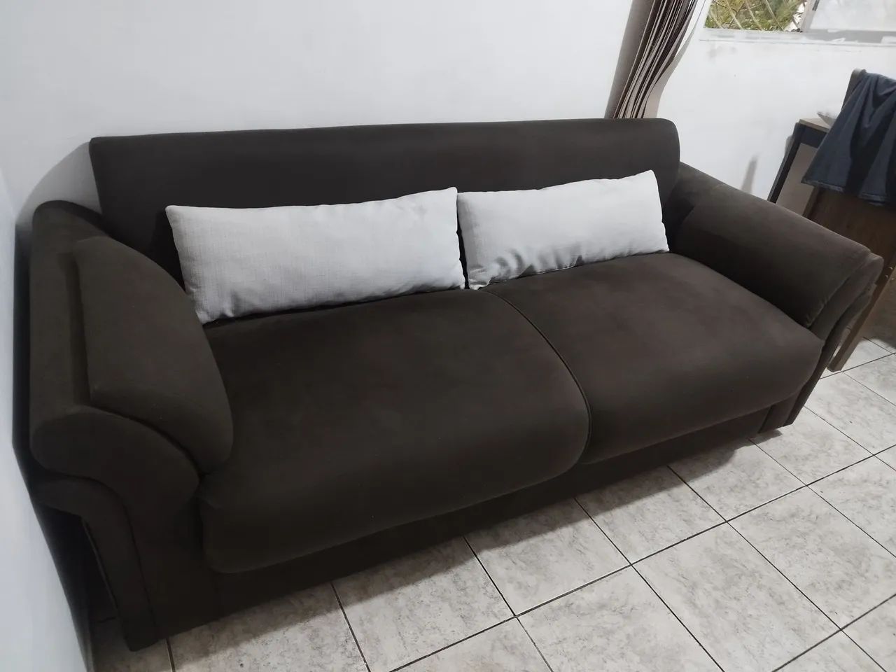 Sofá  4 lugares novinho, com estrutura reforçada  - Foto 2