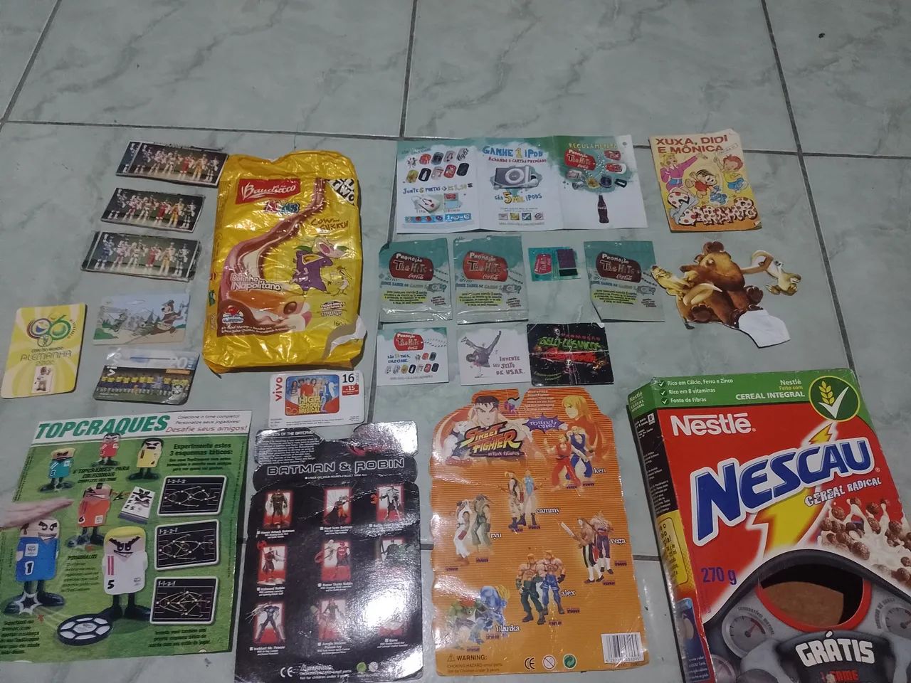Embalagem e figurinhas dos anos 90 e 2000 nostalgia  - Foto 3