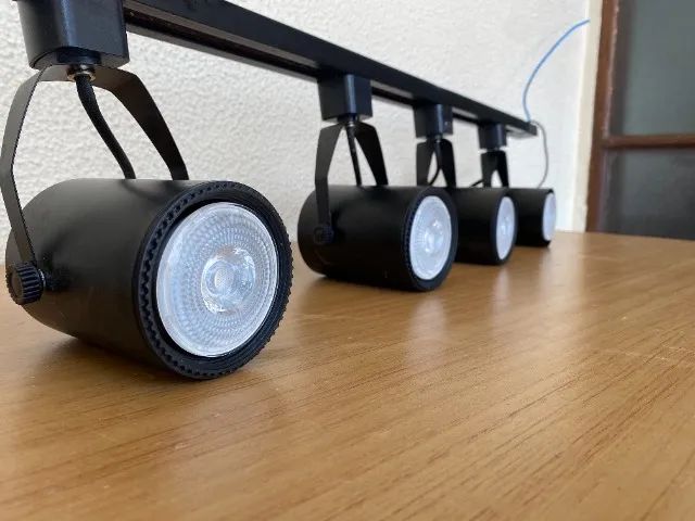 Trilho de Iluminação com 4 Spots - Foto 2