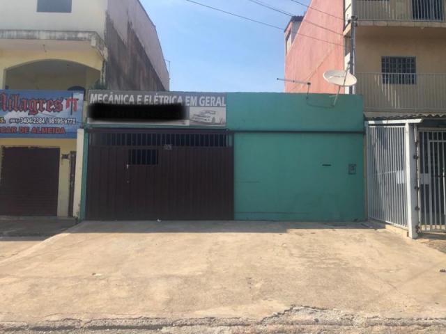 QN 15 A - Casa 3 quartos, próximo a avenida principal