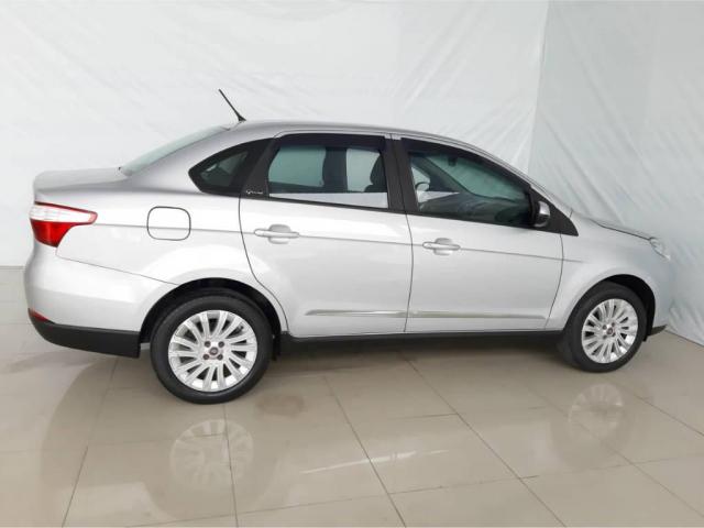 Fiat Grand Siena Essence 1.6 - Foto 9