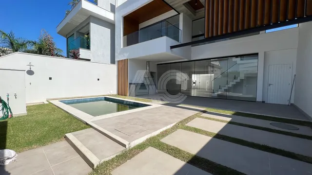Recreio dos Bandeirantes | Casa 3 quartos, sendo 3 suites