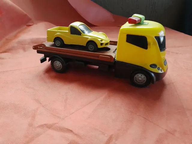 Caminhão grande de brinquedo - Desapegos de Roupas quase novas ou nunca  usadas para bebês, crianças e mamães. 496837