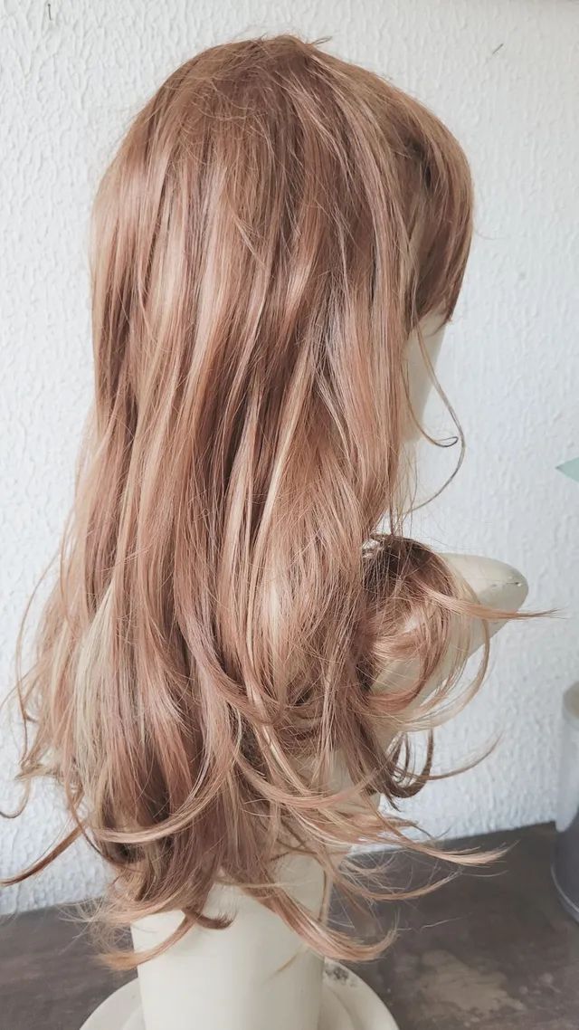 Peruca castanho claro com mechas, em fibra resistente ao calor. Nova. - Foto 4