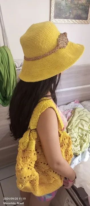 Bolsa e chapéu de crochê amarela