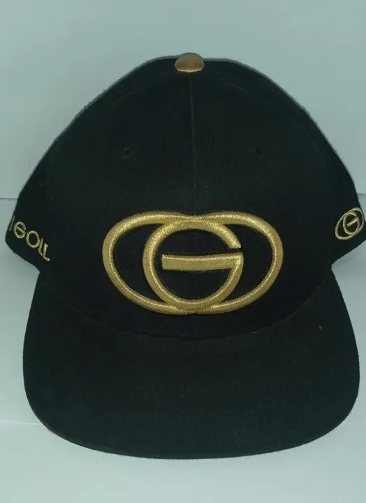 Boné preto com letras douradas Gold