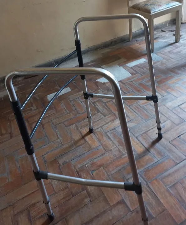Andador Idosos Articulado (dobrável)