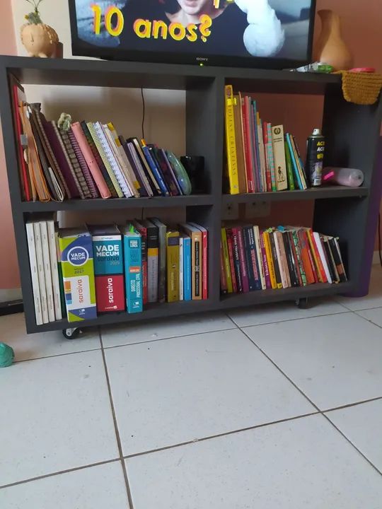 Estante para livros com rodinhas - Foto 2