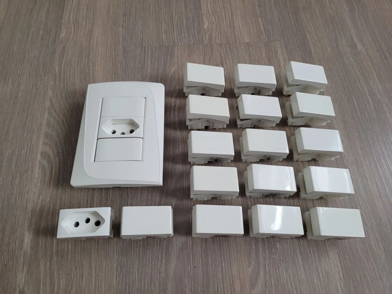 Interruptores, Tomadas e Espelho Pezzi